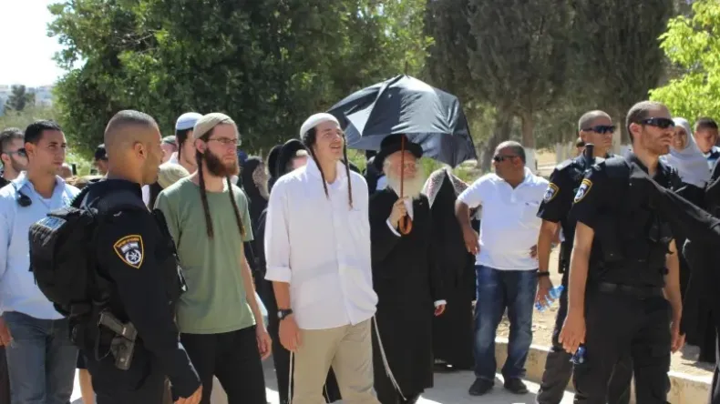 Settlers Storm Al-Aqsa Mosque on Day of Arafat Amid Religious Observances