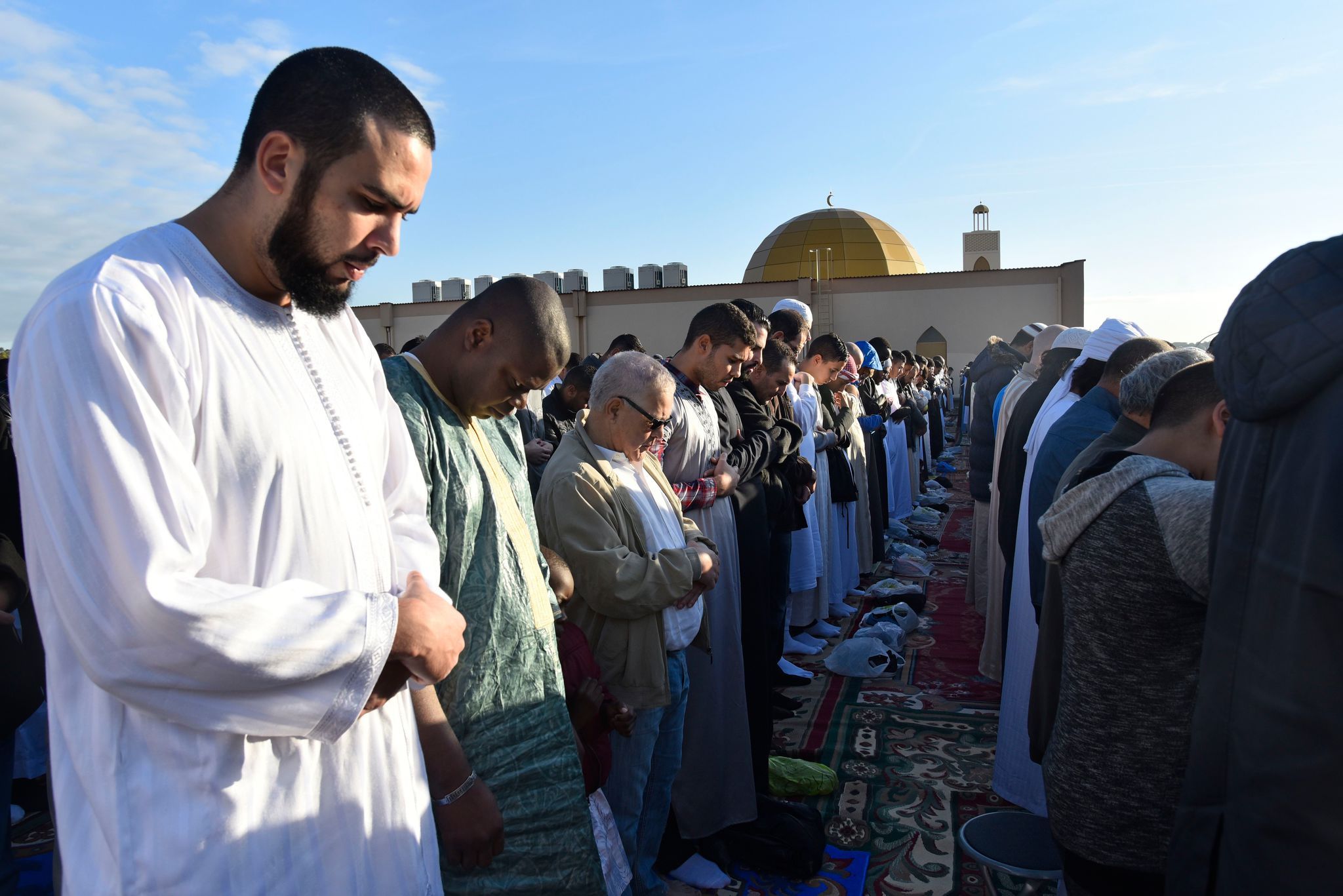 French Muslims Navigate Heatwave During Aïd el Adha Celebrations