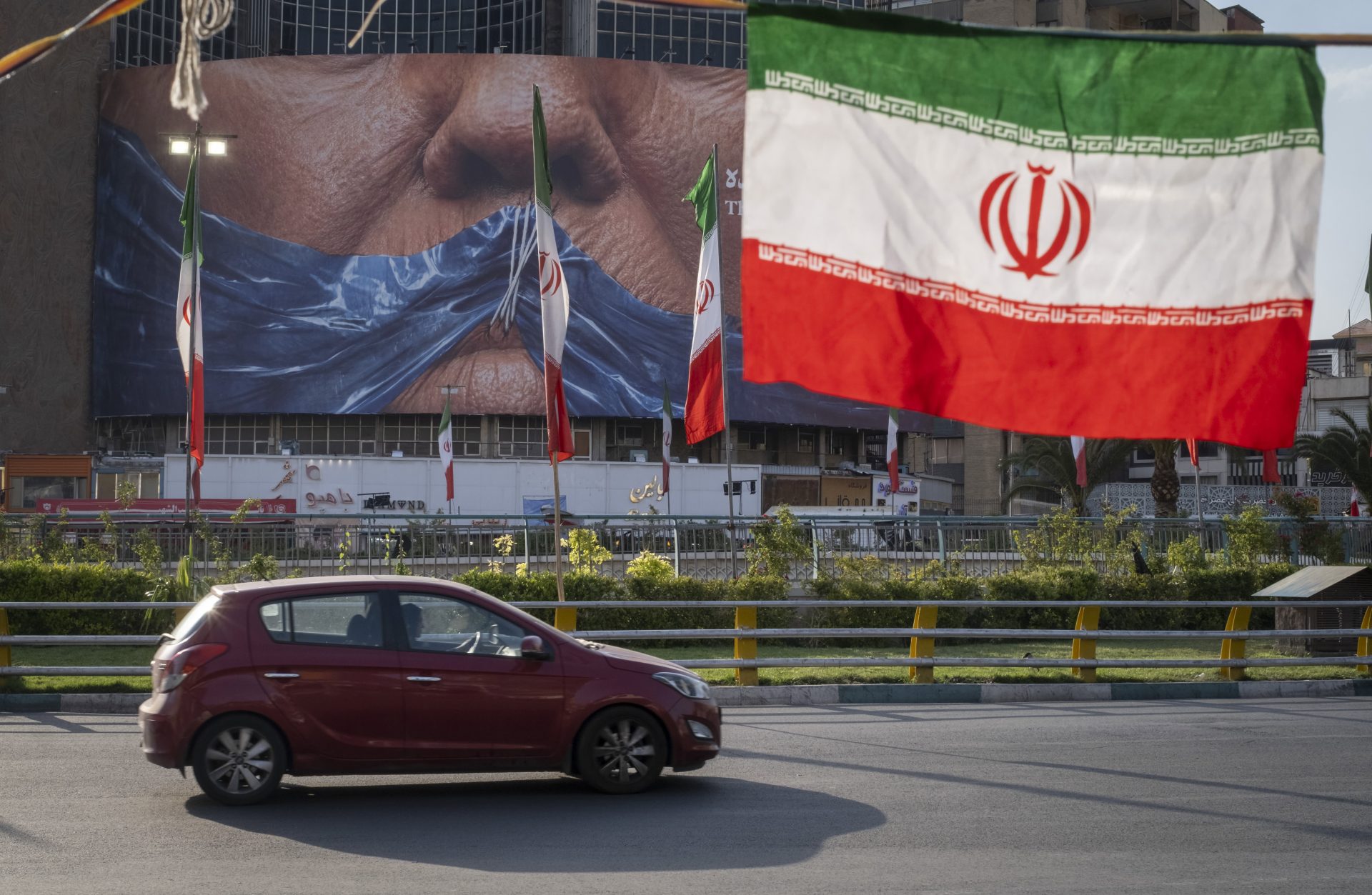 US-Iran Deal Rumors Send Oil Prices Tumbling